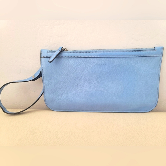 Authentic Gucci powder blue wristlet - Picture 4 of 8